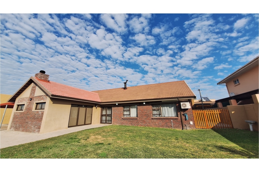 3 Bedroom Property for Sale in Middedorp Western Cape